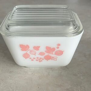 Vintage Pyrex Pink Gooseberry
501 Refrigerator Dish with Lid
